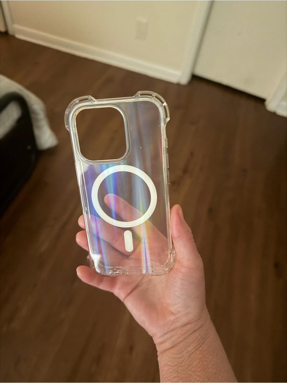 Clear MagSafe-Compatible Phone Case with White Ring: IPHONE 16 PRO